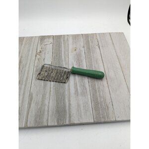 Vintage Crinkle Wavy Cutter Vegetable Potato Stainless Steel Slicer Green